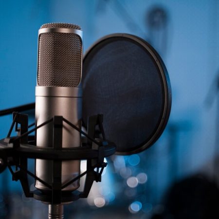 close-up-professional-microphone-pop-filter_23-2149200036 close-up-professional-microphone-pop-filter_23-2149200036